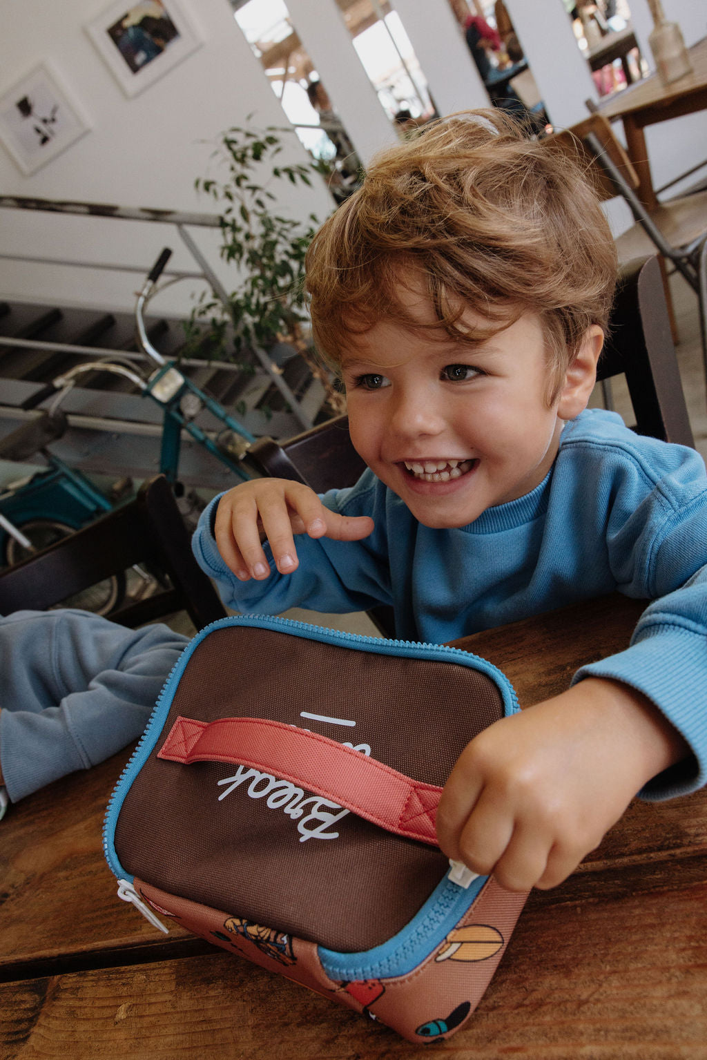 Hello Hossy - Snack Bag Mascot Ride